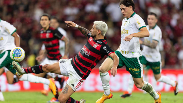 Flamengo e Palmeiras se reencontram na rodada 22 do Brasileirão. 