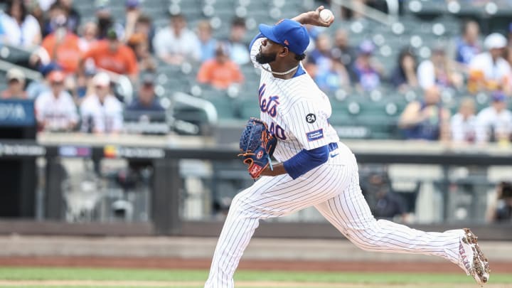 Jun 30, 2024; New York City, New York, USA;  New York Mets starting pitcher Luis Severino (40) pitches in the first inning against the Houston Astros at Citi Field. Mandatory Credit: Wendell Cruz-USA TODAY Sports
