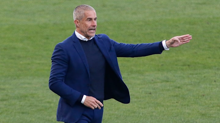 Sylvinho conta apenas com dois jogadores que despontaram no Sub-23 no elenco principal do Corinthians. Sylvinho conta apenas com dois jogadores que despontaram no Sub-23 no elenco principal do Corinthians.