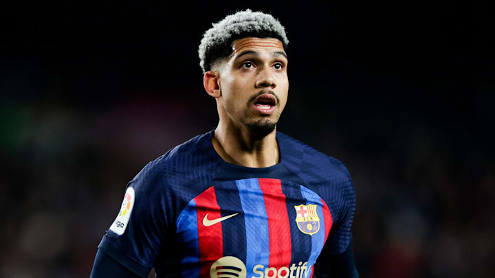 Ronald Araujo s'est permi une sortie saillante sur Nacho