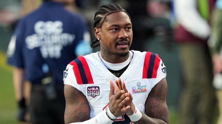 Former New England Patriots wide receiver Stefon warming on the sidelines Former New England Patriots wide receiver Stefon warming on the sidelines