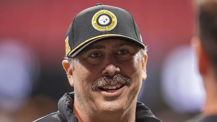 Sep 8, 2024; Atlanta, Georgia, USA; Pittsburgh Steelers  offensive coordinator Arthur Smith on the field prior to the game against the Atlanta Falcons at Mercedes-Benz Stadium. Mandatory Credit: Dale Zanine-Imagn Images