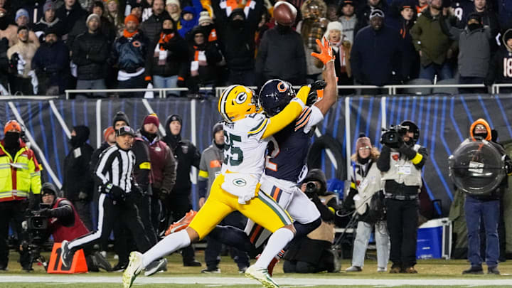 DJ Moore brings down the 46-yard TD pass from Caleb Williams with Keisean Nixon draped on his back, delivering a Bears win.