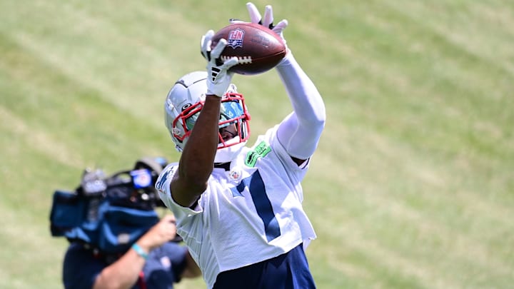 Jun 12, 2024; Foxborough, MA, USA;  New England Patriots wide receiver JuJu Smith-Schuster (7) makes a catch at minicamp at Gillette Stadium.  Mandatory Credit: Eric Canha-USA TODAY Sports