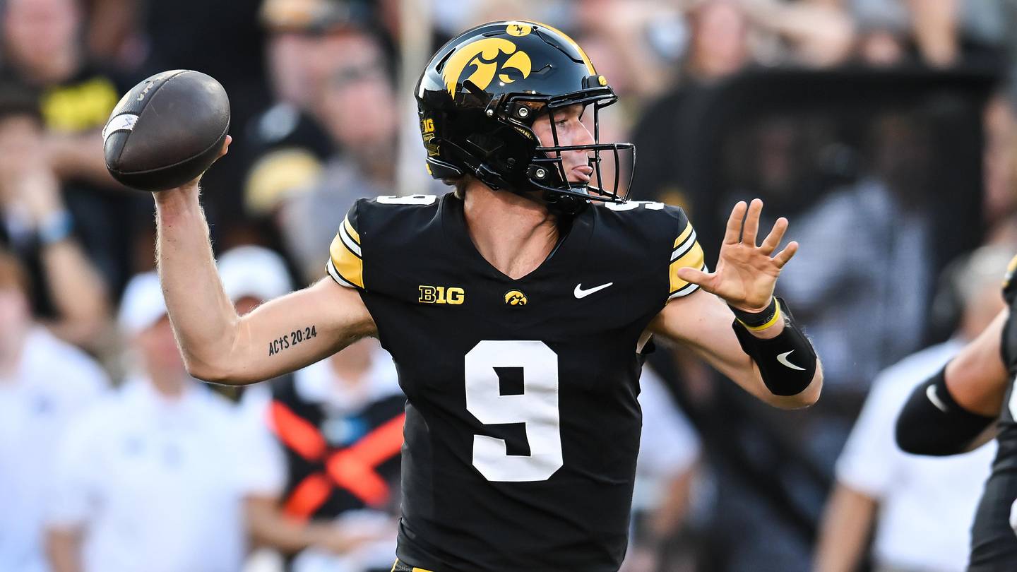 Iowa Football: Predicting the Hawkeyes’ Quarterback Battle Isn’t Easy