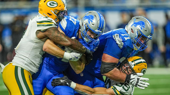 Detroit Lions Sam LaPorta (87) makes a catch with Green Bay Packers linebacker Quay Walker (7) trying to make tackle Detroit Lions Sam LaPorta (87) makes a catch with Green Bay Packers linebacker Quay Walker (7) trying to make tackle