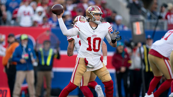 San Francisco 49ers quarterback Mac Jones (10) looks to throw a pass during a week 9 game between New York Giants and San Francisco 49ers at MetLife Stadium on Sunday, Nov. 2, 2025.