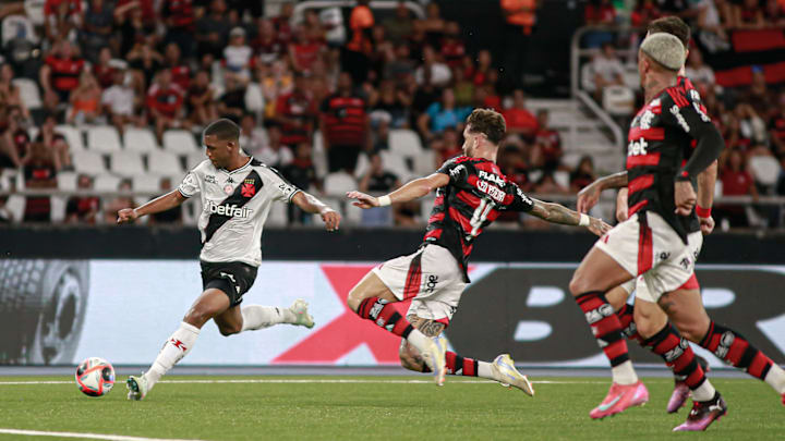 Rayan entrou no último jogo do Vasco e foi bem