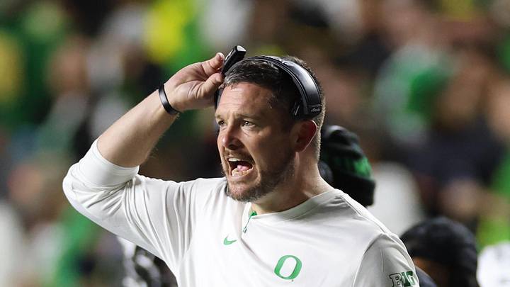 Oct 18, 2025; Piscataway, New Jersey, USA; Oregon Ducks head coach Dan Lanning looks on during the second half against the Rutgers Scarlet Knights at SHI Stadium. Mandatory Credit: Vincent Carchietta-Imagn Images Oct 18, 2025; Piscataway, New Jersey, USA; Oregon Ducks head coach Dan Lanning looks on during the second half against the Rutgers Scarlet Knights at SHI Stadium. Mandatory Credit: Vincent Carchietta-Imagn Images