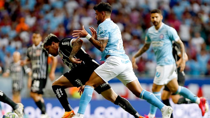 Corinthians e Bahia fazem um campeonato abaixo das expectativas e ambos já trocaram de técnico nesta temporada Corinthians e Bahia fazem um campeonato abaixo das expectativas e ambos já trocaram de técnico nesta temporada