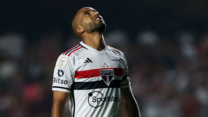 Lucas se machucou no último clássico diante do Palmeiras