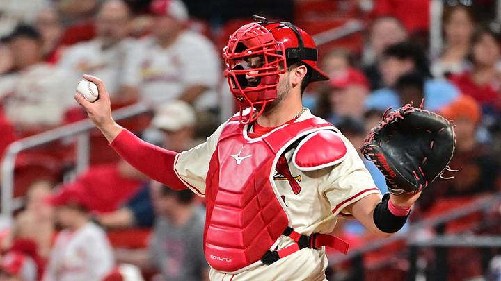 Sep 6, 2025; St. Louis, Missouri, USA; St. Louis Cardinals catcher Jimmy Crooks (8) signals to the pitcher in a game against the San Francisco Giants at Busch Stadium. Mandatory Credit: Tim Vizer-Imagn Images Sep 6, 2025; St. Louis, Missouri, USA; St. Louis Cardinals catcher Jimmy Crooks (8) signals to the pitcher in a game against the San Francisco Giants at Busch Stadium. Mandatory Credit: Tim Vizer-Imagn Images
