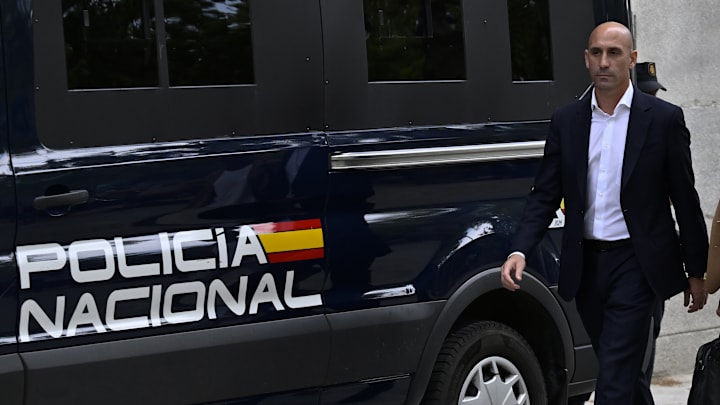 Luis Rubiales regresó de República Dominicana para presentarse ante la justicia española 