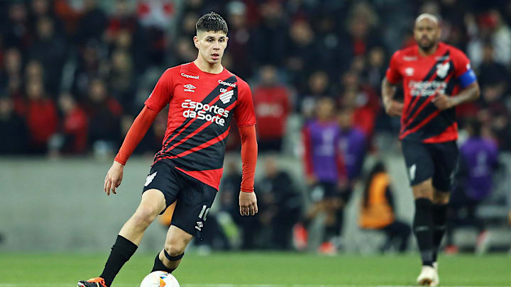 Athletico-PR x Chapecoense duelam pela Série B 2025 Athletico-PR x Chapecoense duelam pela Série B 2025