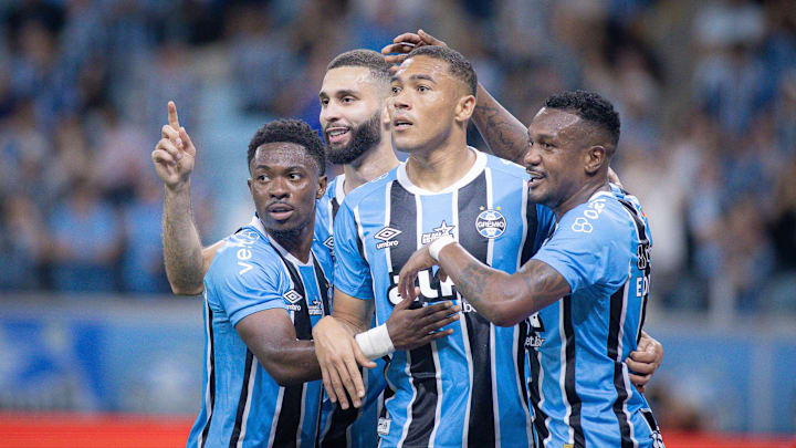 Carlos Vinícius anotou doblete na vitória do Imortal