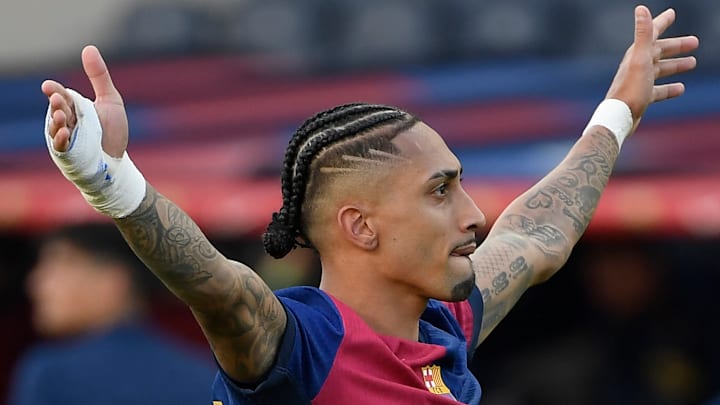 Raphinha fez dois gols e chegou a 53 participações em gols em 48 jogos na temporada 2024/25