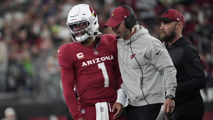 Arizona Cardinals head coach Jonathan Gannon talks with quarterback Kyler Murray (1) during the