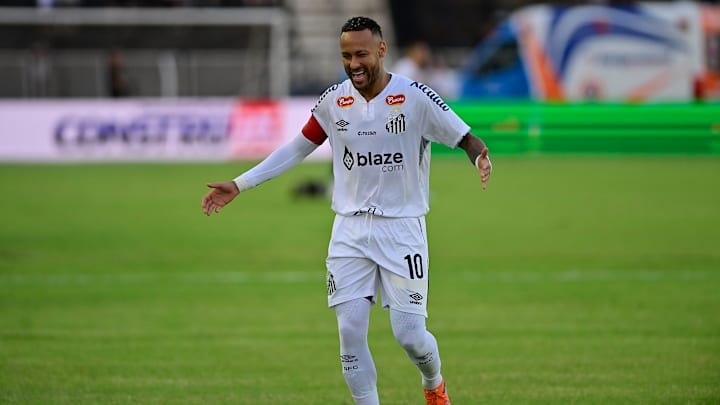 Neymar anotou um golaço contra a Inter de Limeira