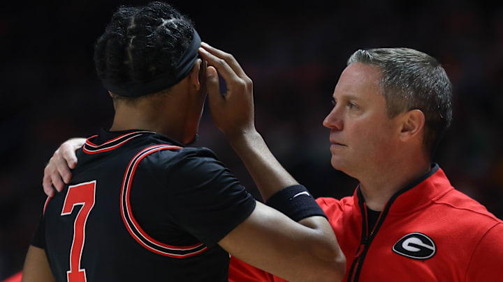 Jan 15, 2025; Knoxville, Tennessee, USA; Georgia Bulldogs head coach Mike White checks on guard Tyrin Lawrence (7) during the first half against the Tennessee Volunteers at Thompson-Boling Arena at Food City Center. Mandatory Credit: Randy Sartin-Imagn Images Jan 15, 2025; Knoxville, Tennessee, USA; Georgia Bulldogs head coach Mike White checks on guard Tyrin Lawrence (7) during the first half against the Tennessee Volunteers at Thompson-Boling Arena at Food City Center. Mandatory Credit: Randy Sartin-Imagn Images