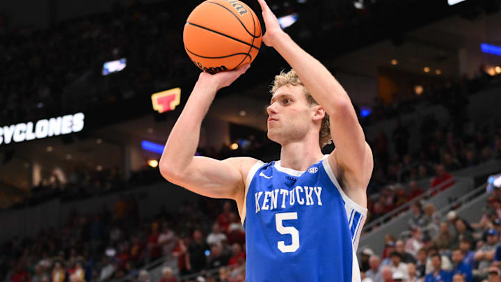 Mar 22, 2026; St. Louis, MO, USA; Kentucky Wildcats guard Collin Chandler (5) shoots during the second half against the Iowa State Cyclones during a second round game of the men's 2026 NCAA Tournament at Enterprise Center. Mandatory Credit: Jeff Curry-Imagn Images