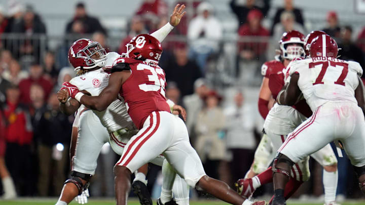 Oklahoma defensive end R Mason Thomas