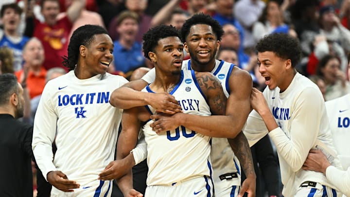 Mar 20, 2026; St. Louis, MO, USA; Kentucky Wildcats guard Otega Oweh (00) celebrates with teammates after shooting a three point basket to tie the game against the Santa Clara Broncos as time expired in the second half of a first round game of the men's 2026 NCAA Tournament at Enterprise Center.