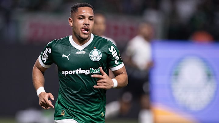 Vitor Roque foi contratado a peso de ouro