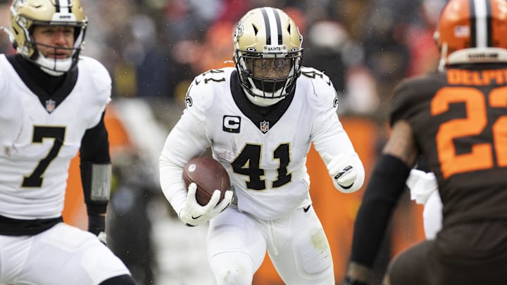 New Orleans Saints running back Alvin Kamara (41) runs the ball.