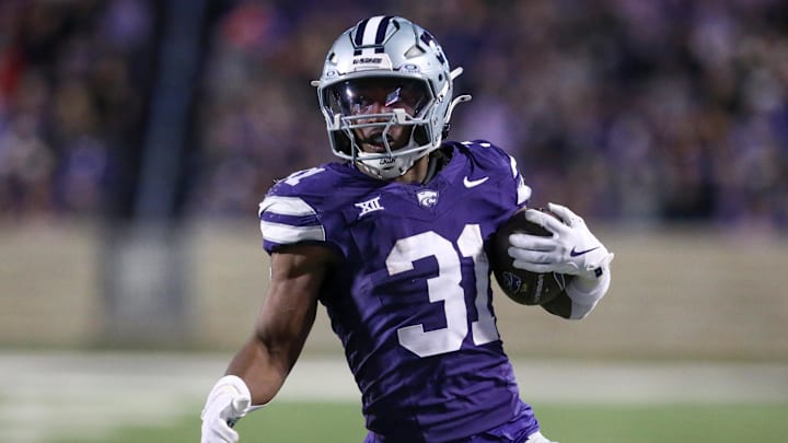 Nov 23, 2024; Manhattan, Kansas, USA; Kansas State Wildcats running back DJ Giddens (31) carries the ball during the fourth quarter against the Cincinnati Bearcats at Bill Snyder Family Football Stadium. Mandatory Credit: Scott Sewell-Imagn Images Nov 23, 2024; Manhattan, Kansas, USA; Kansas State Wildcats running back DJ Giddens (31) carries the ball during the fourth quarter against the Cincinnati Bearcats at Bill Snyder Family Football Stadium. Mandatory Credit: Scott Sewell-Imagn Images