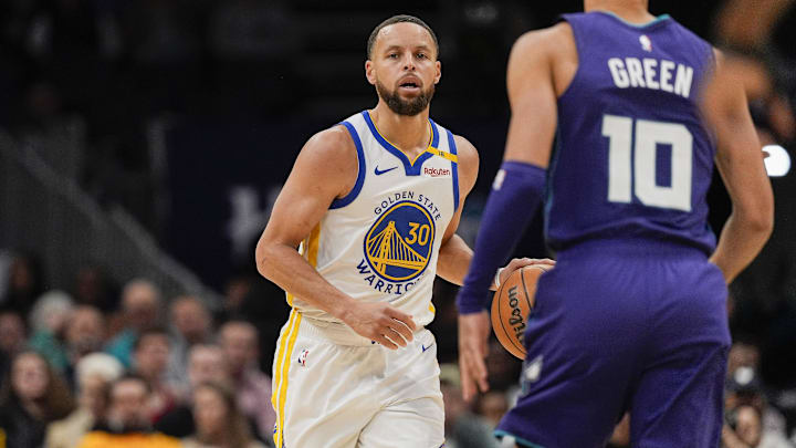 Mar 3, 2025; Charlotte, North Carolina, USA; Golden State Warriors guard Stephen Curry (30) brings the ball up court against the Charlotte Hornets during the second quarter at Spectrum Center. Mandatory Credit: Jim Dedmon-Imagn Images Mar 3, 2025; Charlotte, North Carolina, USA; Golden State Warriors guard Stephen Curry (30) brings the ball up court against the Charlotte Hornets during the second quarter at Spectrum Center. Mandatory Credit: Jim Dedmon-Imagn Images