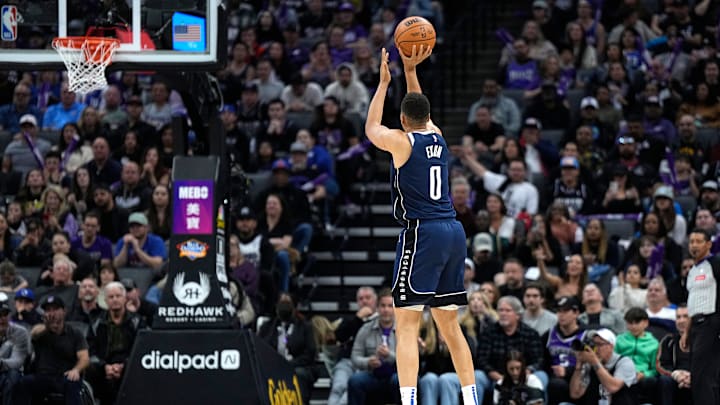 Dallas Mavericks v Sacramento Kings