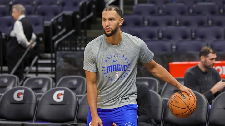 Orlando Magic guard Jalen Suggs (4) warms up before the game against the Philadelphia 76ers at Kia Center.