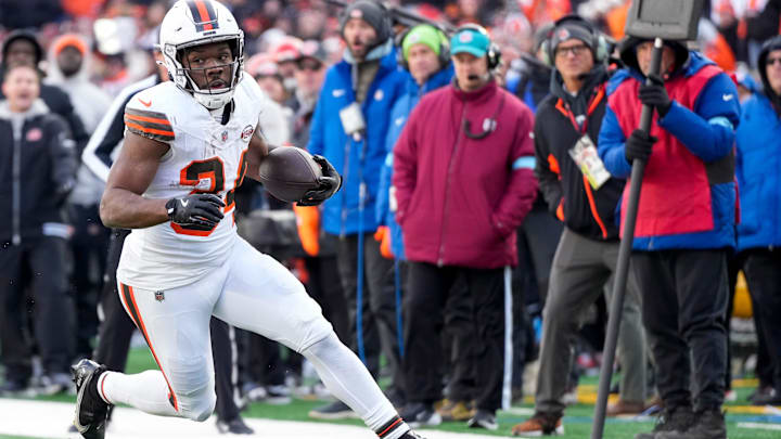 Cleveland Browns running back Jerome Ford (34) runs the ball in the fourth quarter of the NFL Week 16 game between the Cincinnati Bengals and the Cleveland Browns at Paycor Stadium in downtown Cincinnati on Sunday, Dec. 22, 2024. The Bengals won 24-16.