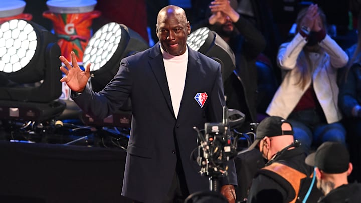  Michael Jordan estuvo 13 años como propietario mayoritario de los Charlotte Hornets