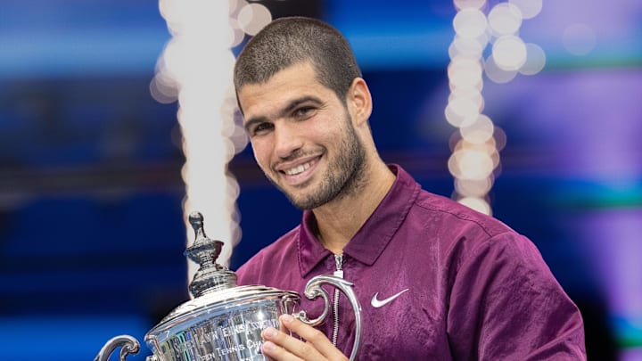 Carlos Alcaraz poses with the US Open trophy.