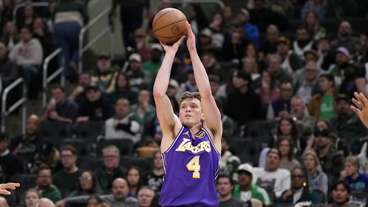 Dalton Knecht no ha sido consistente con su disparo 