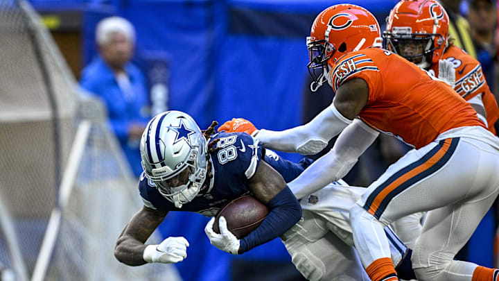 CeeDee Lamb hauls in a pass in front of former Bears safety Eddie Jackson in a 2022 Bears loss.