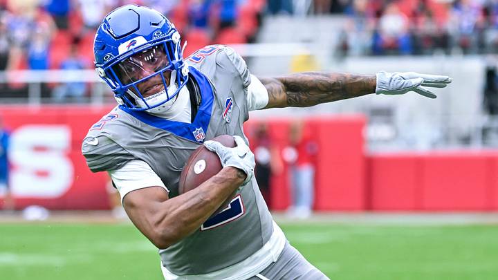 Buffalo Bills wide receiver DJ Moore (2) runs with the ball after making a catch against the Los Angeles Chargers in the second half at New Highmark Stadium. Mandatory Credit: Mark Konezny-Imagn Images Buffalo Bills wide receiver DJ Moore (2) runs with the ball after making a catch against the Los Angeles Chargers in the second half at New Highmark Stadium. Mandatory Credit: Mark Konezny-Imagn Images