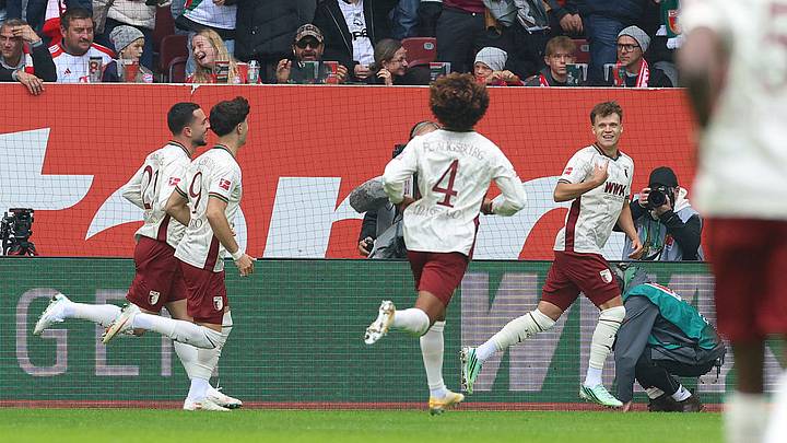 Robin Fellhauer, del Augsburgo, celebrasu gol sobre el Bayern Múnich. Robin Fellhauer, del Augsburgo, celebrasu gol sobre el Bayern Múnich.