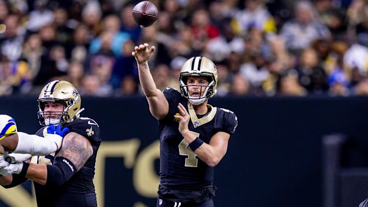 New Orleans Saints quarterback Derek Carr (4) passes against the Los Angeles Rams