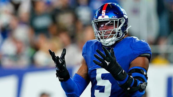 New York Giants linebacker Kayvon Thibodeaux reacts to nearly intercepting Seattle Seahawks quarterback Geno Smith in the first half at MetLife Stadium. New York Giants linebacker Kayvon Thibodeaux reacts to nearly intercepting Seattle Seahawks quarterback Geno Smith in the first half at MetLife Stadium.