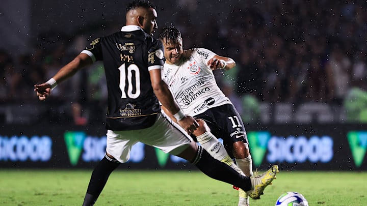 Vasco e Corinthians se enfrentam pela rodada 16 do Brasileirão.