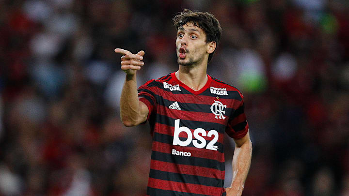 Rodrigo Caio sofreu novo problema físico no Flamengo. 