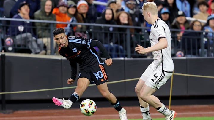 New York City FC midfielder Santiago Rodriguez (10) passes the ball against D.C. United midfielder Matti Peltola (4) during the second half at Citi Field 