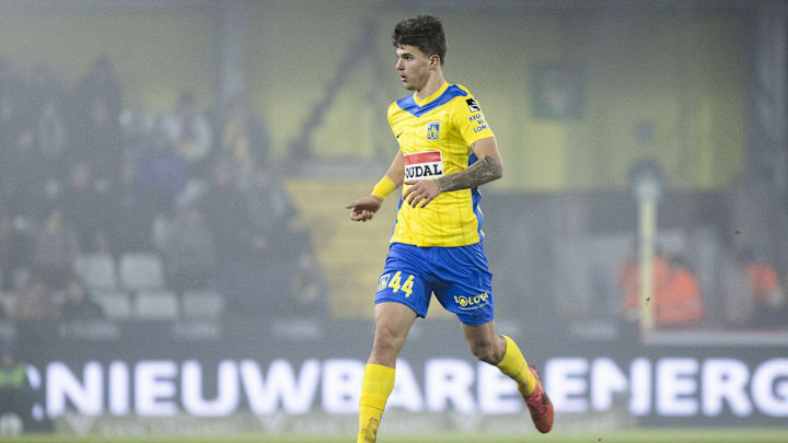 Luka Vuskovic im Trikot vom KVC Westerlo. Ab sofort läuft er für den HSV
