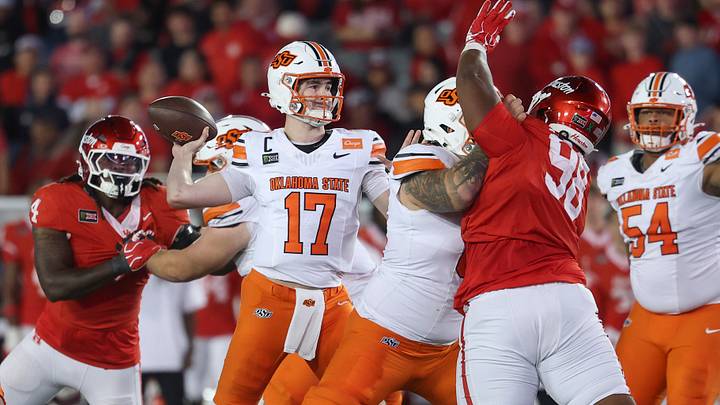 Oklahoma State Cowboys quarterback Drew Mestemaker (17) attempts a pass during the third quarter against the Houston Cougars at TDECU Stadium. Oklahoma State Cowboys quarterback Drew Mestemaker (17) attempts a pass during the third quarter against the Houston Cougars at TDECU Stadium.