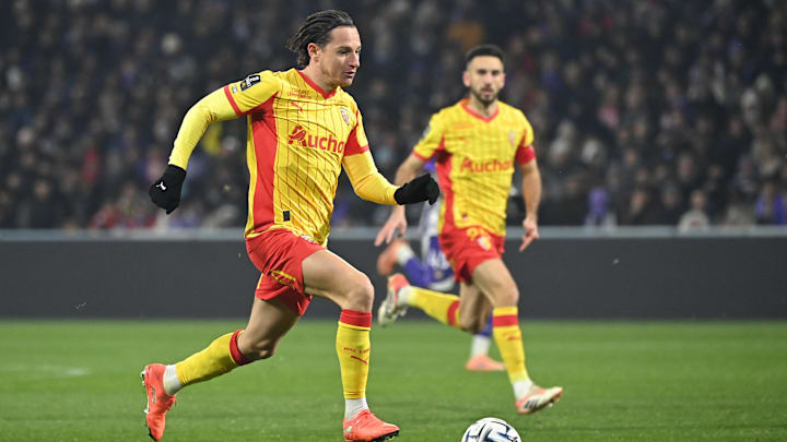 Florian Thauvin, Adrien Thomasson et le RC Lens affrontent le Paris FC ce week-end en Ligue 1 Florian Thauvin, Adrien Thomasson et le RC Lens affrontent le Paris FC ce week-end en Ligue 1