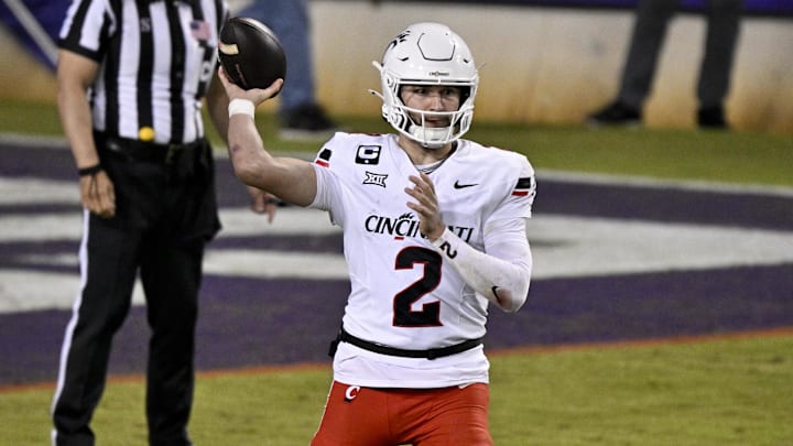 Cincinnati Bearcats quarterback Brendan Sorsby (2) throws the ball during the second half against the TCU Horned Frogs at Amon G. Carter Stadium.