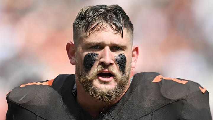 Cleveland Browns guard Wyatt Teller (77).