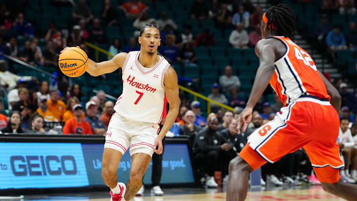 Houston Cougars guard Milos Uzan (7) drives to the hoop past Syracuse Orange forward William Kyle III (42).